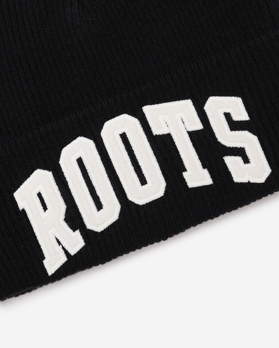 gorro con apliques kids roots