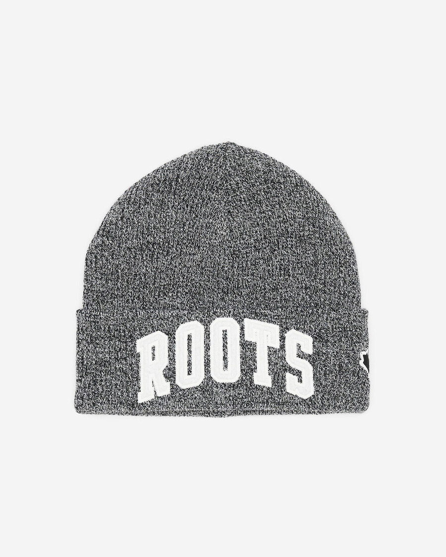 gorro con apliques kids roots