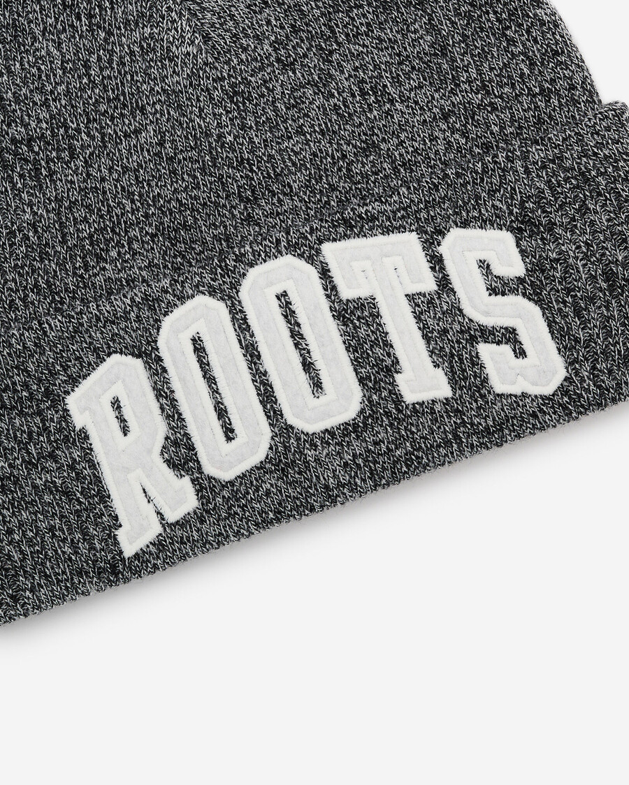 gorro con apliques kids roots