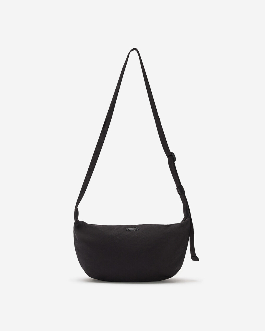 bolso mediano de media luna de nailon