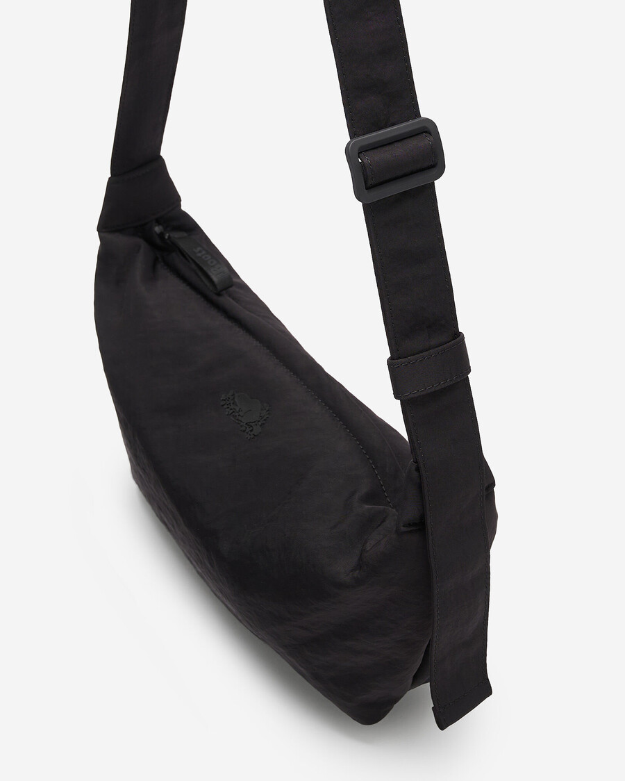 bolso mediano de media luna de nailon