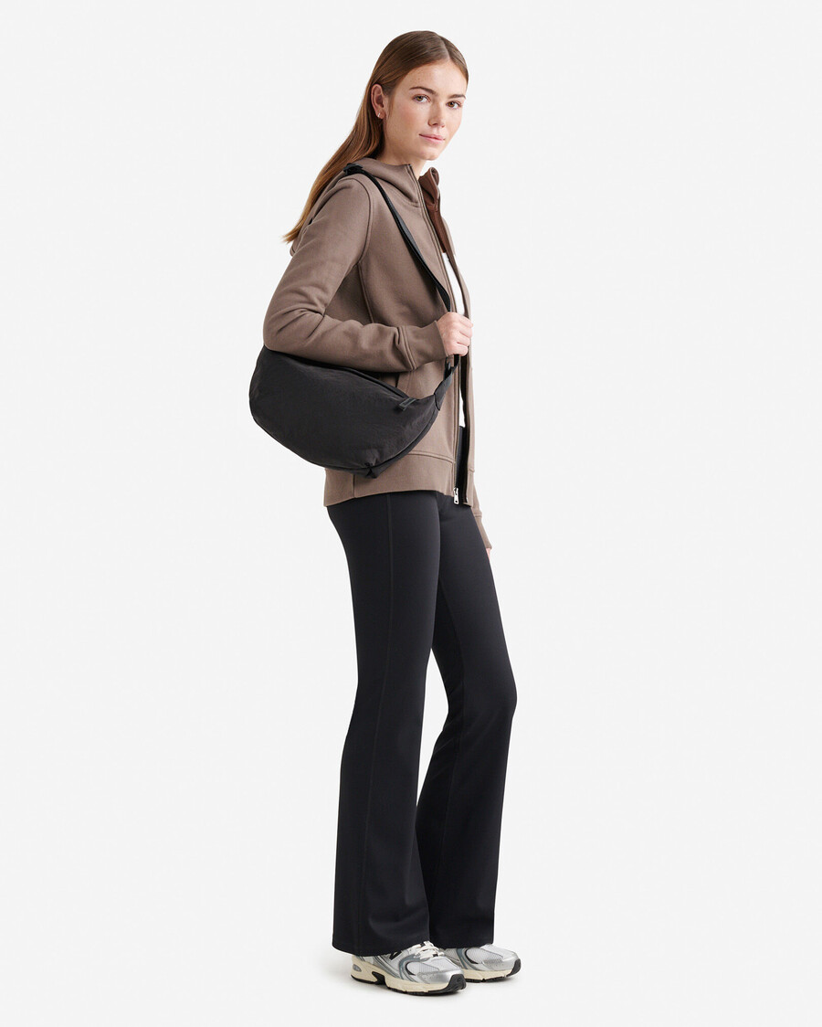 bolso mediano de media luna de nailon