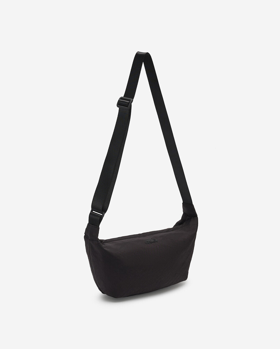 bolso mediano de media luna de nailon