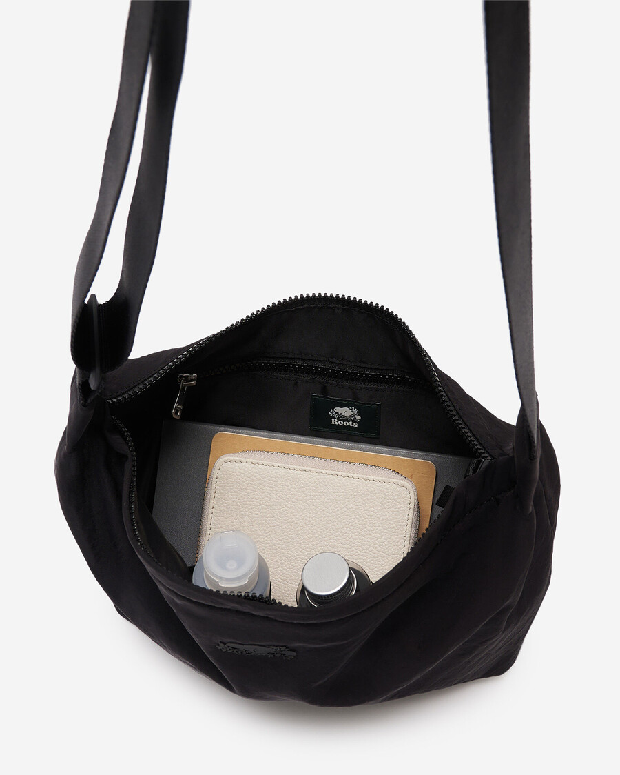 bolso mediano de media luna de nailon