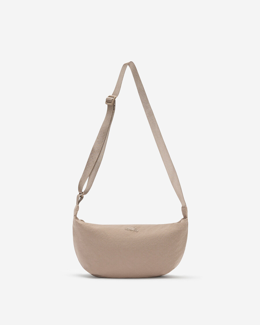 bolso mediano de media luna de nailon