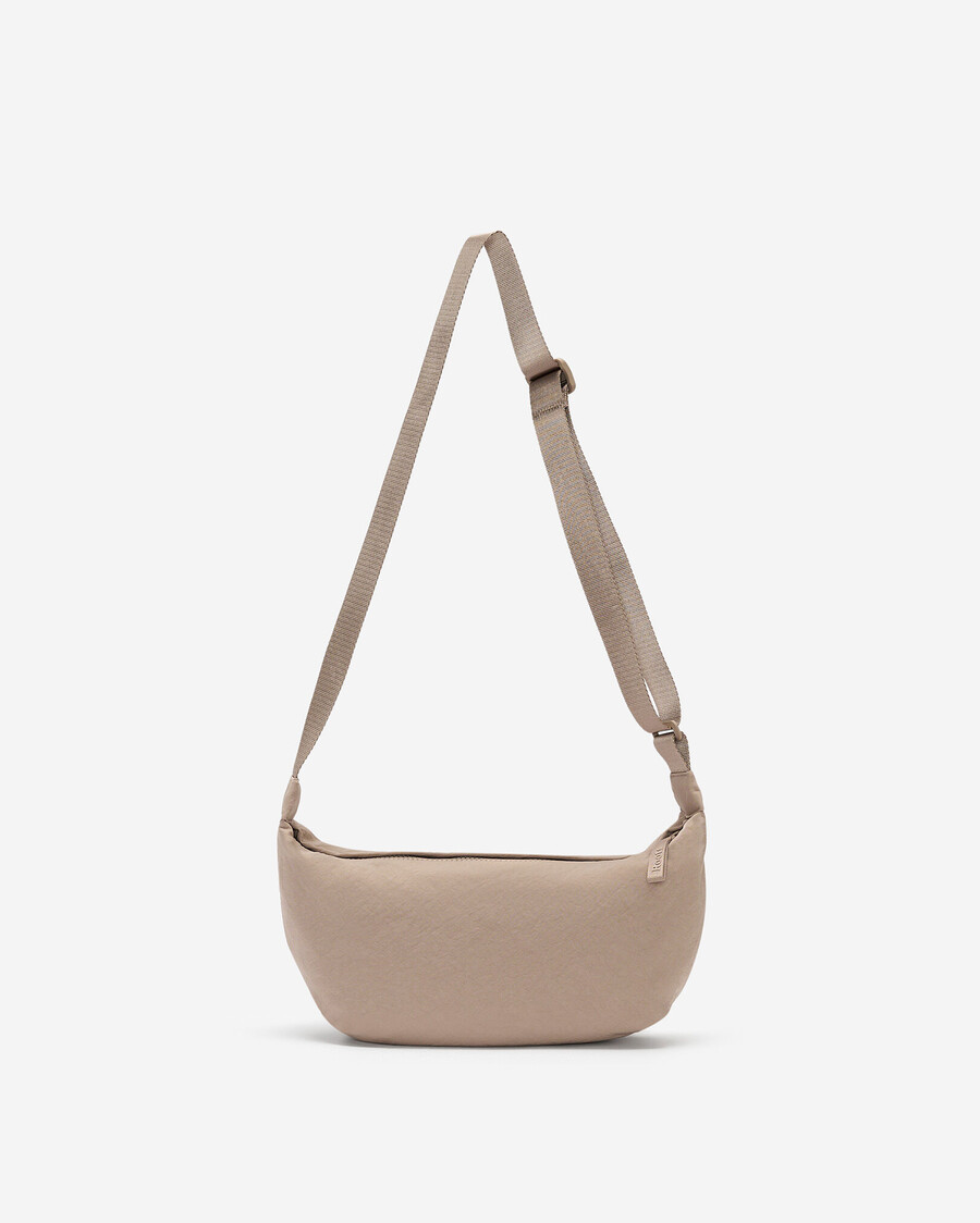 bolso mediano de media luna de nailon