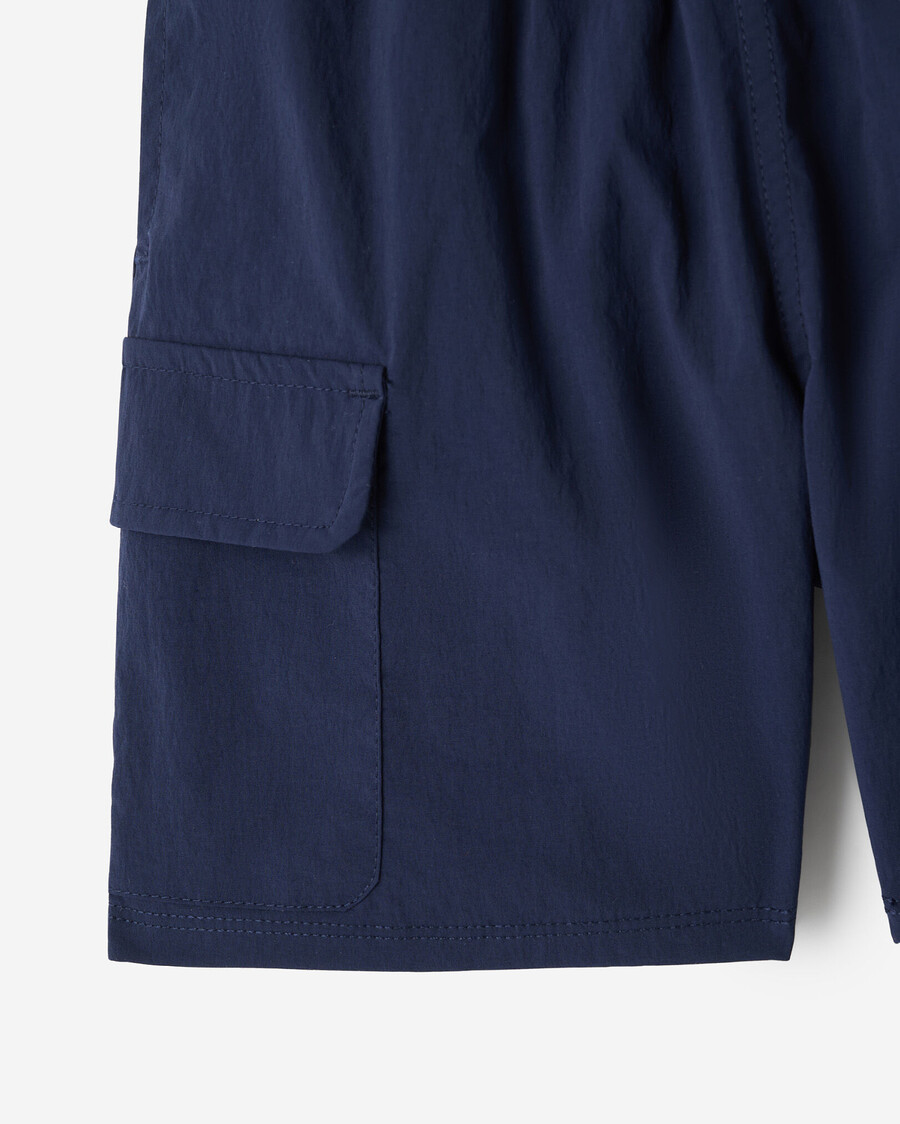 pantalón corto cargo híbrido para niños pequeños