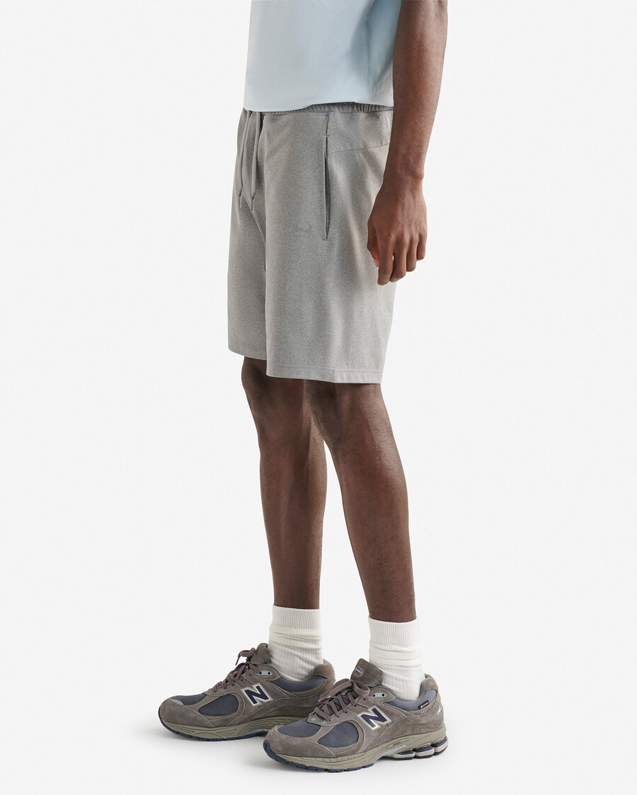 pantalón corto renew knit versatility de 7 pulgadas