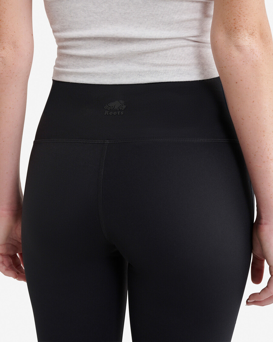 leggings acampanados con efecto lifting