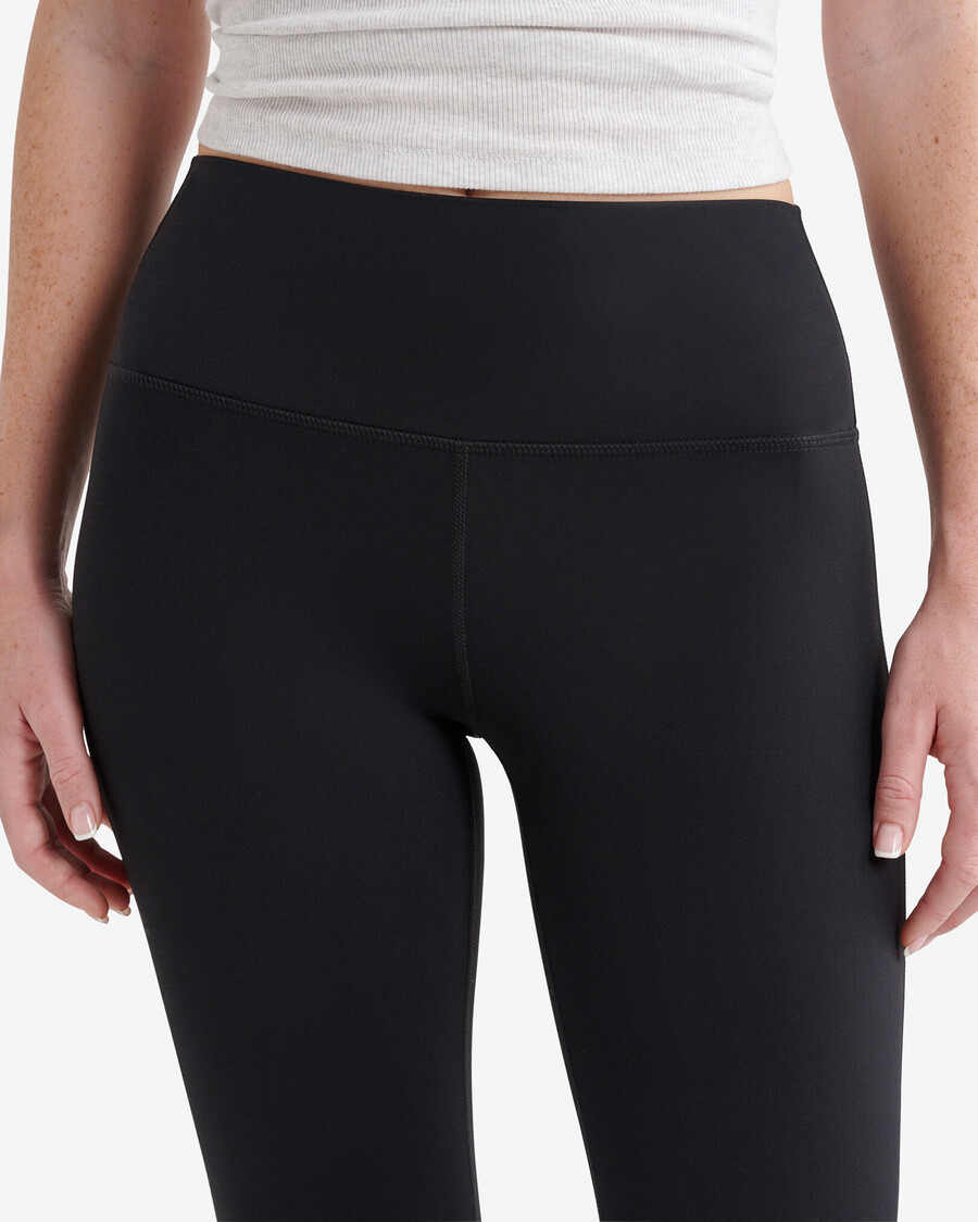 leggings acampanados con efecto lifting
