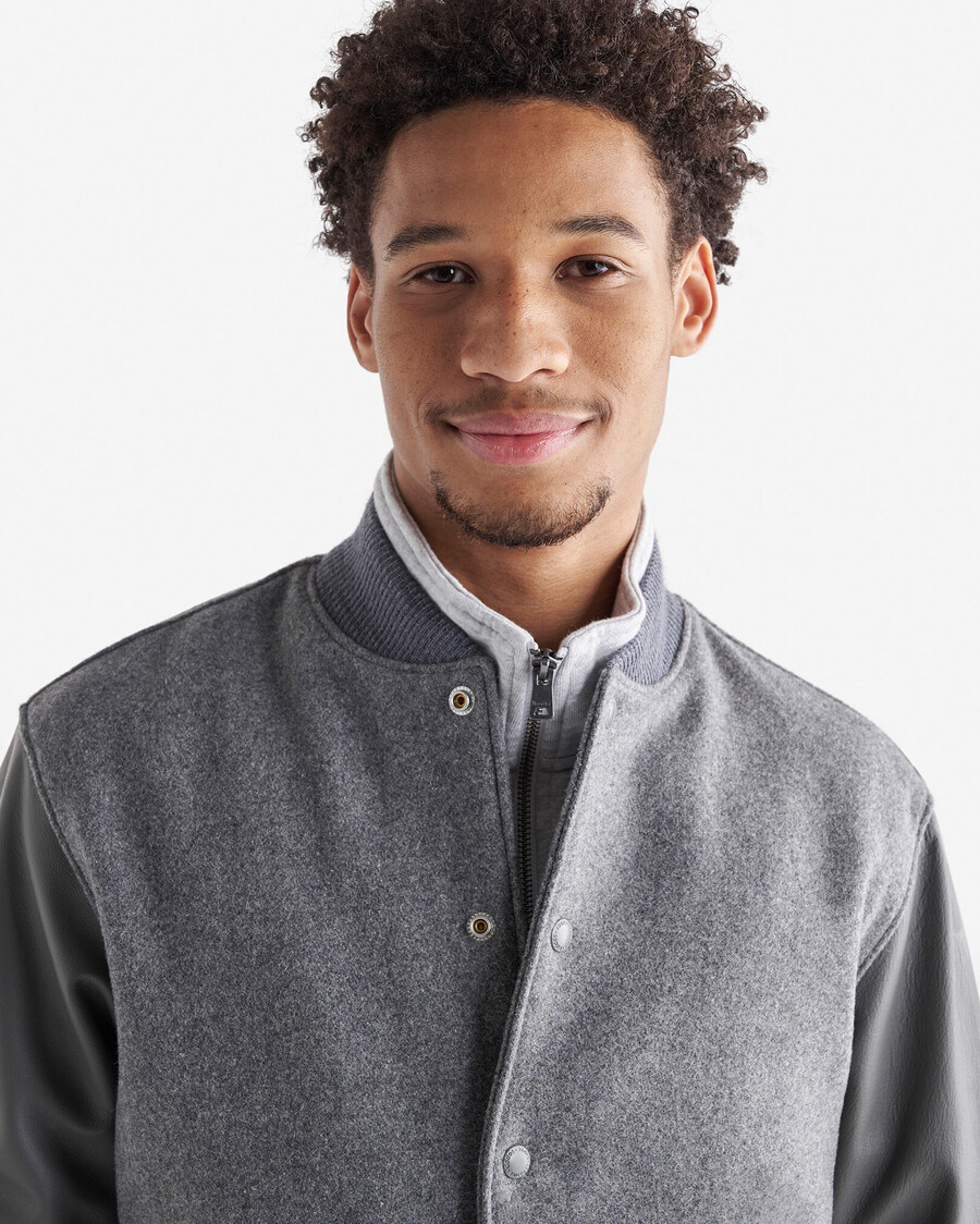 chaqueta universitaria clásica para hombre