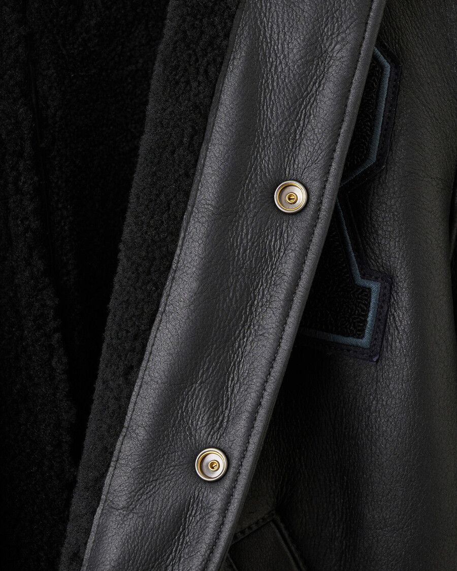 chaqueta universitaria de piel de oveja
