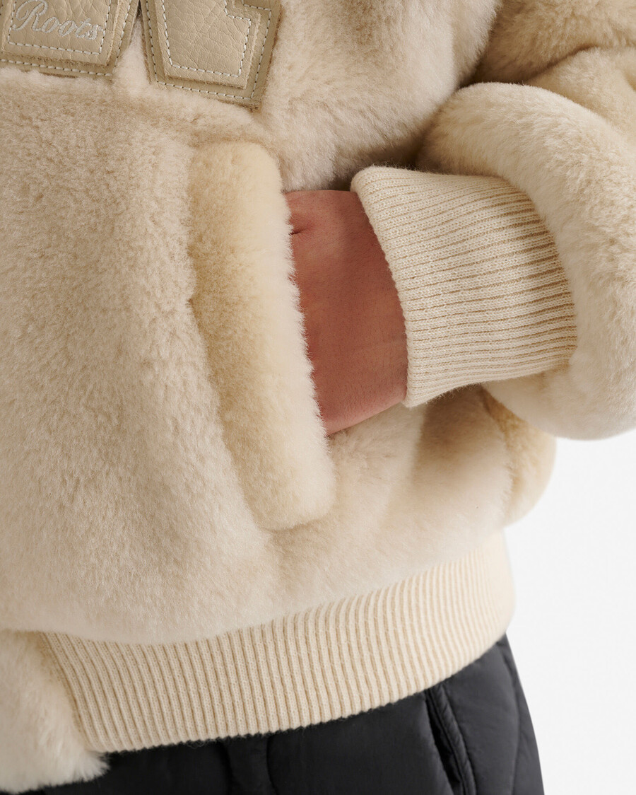 chaqueta universitaria con pelo de oveja
