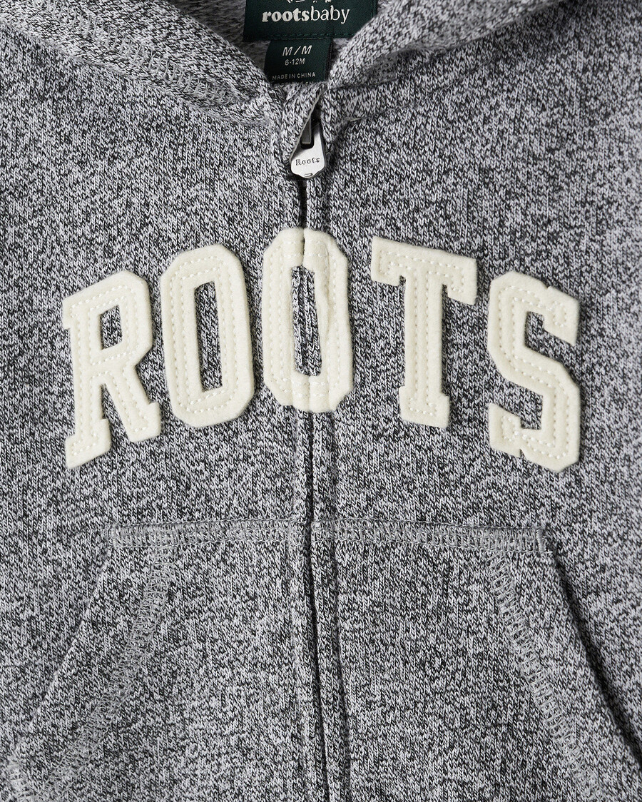 sudadera con capucha y cremallera completa con apliques baby roots