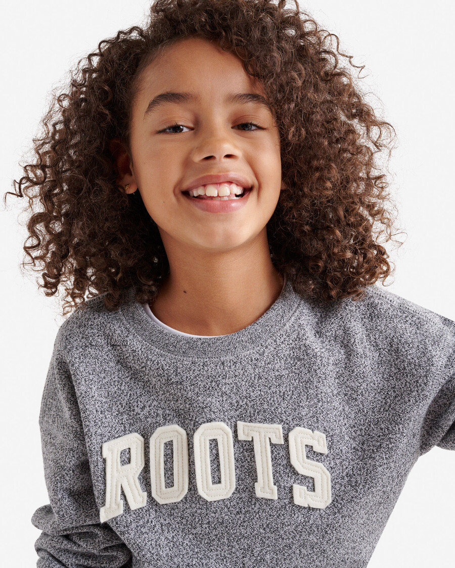 sudadera con apliques roots para niños