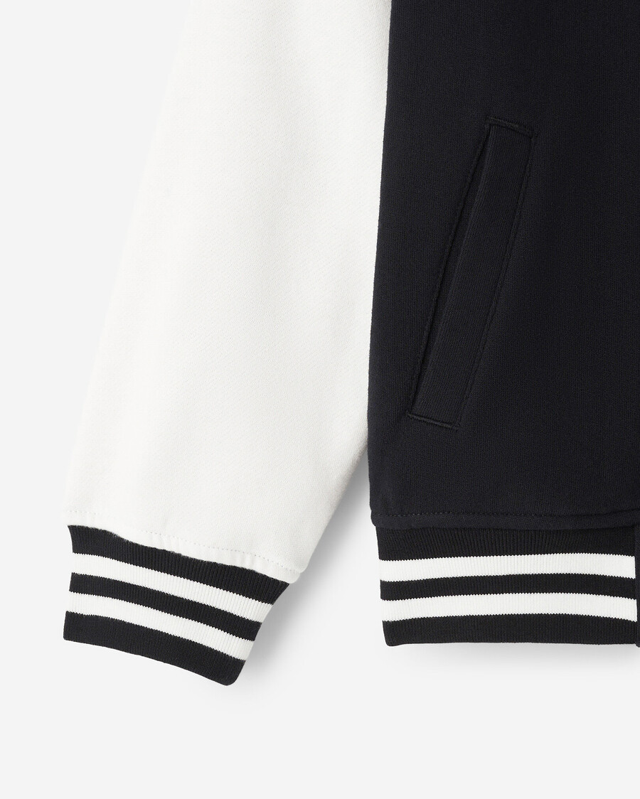 chaqueta universitaria para niños