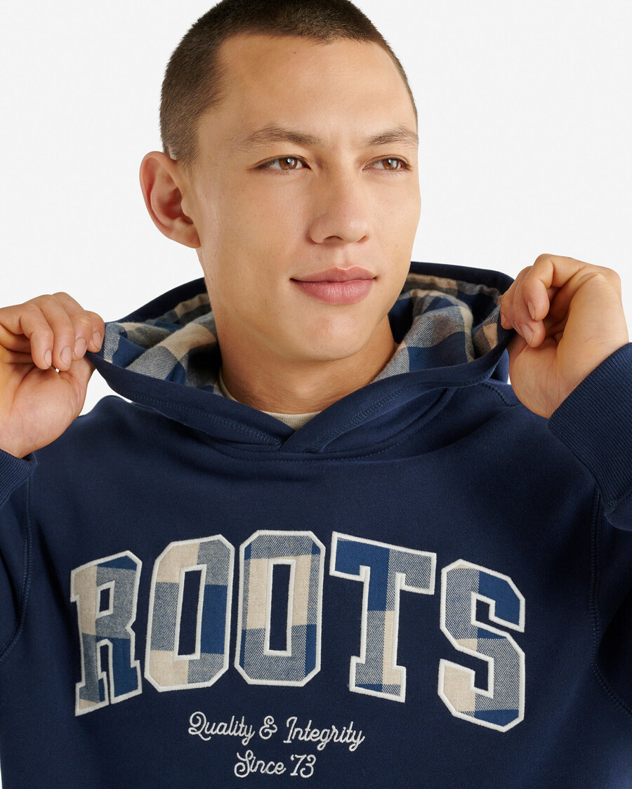 sudadera con capucha y apliques de cuadros