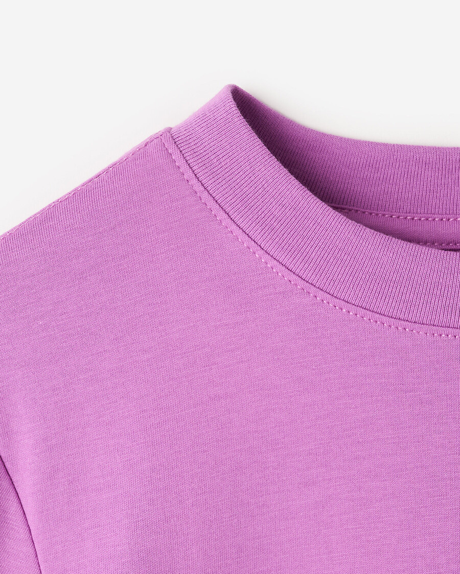 camiseta holgada con bolsillo para niño pequeño