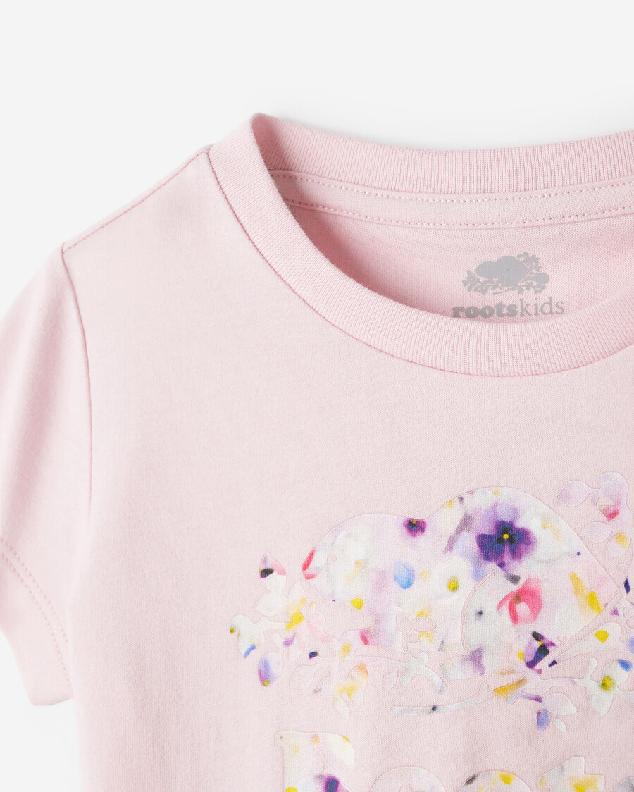 camiseta ajustada con estampado de pétalos para niños pequeños