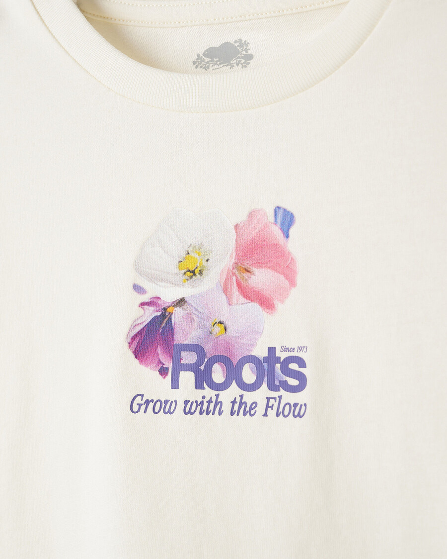 camiseta ajustada con estampado de pétalos para niños pequeños