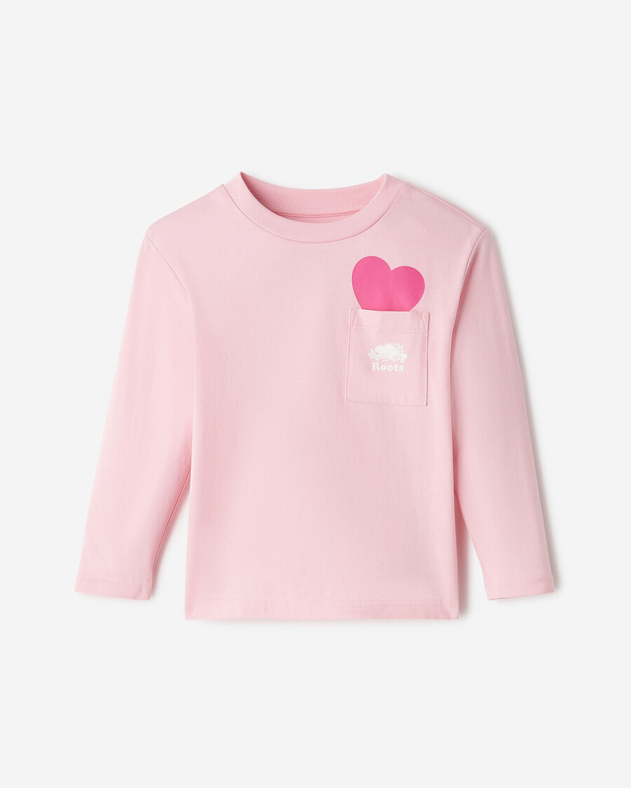 camiseta con bolsillo de corazón para niño pequeño
