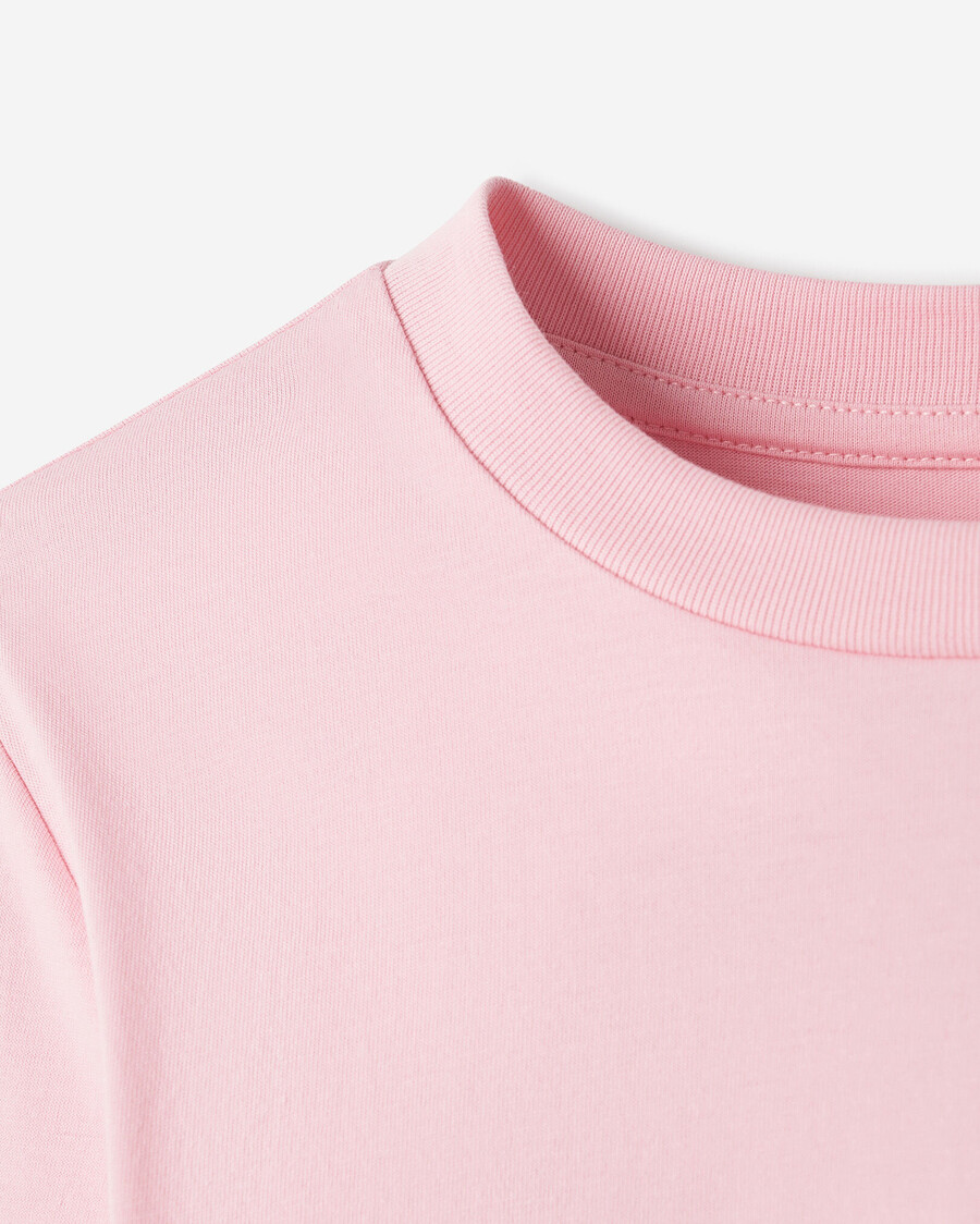 camiseta con bolsillo de corazón para niño pequeño
