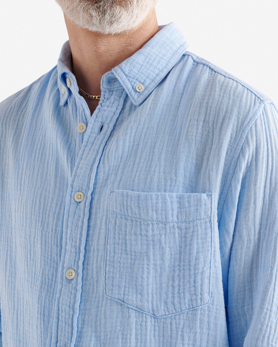 camisa relajada con botones de isla